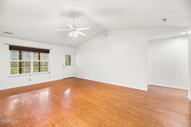 3373 Cummins Ln, Knoxville, TN 37921