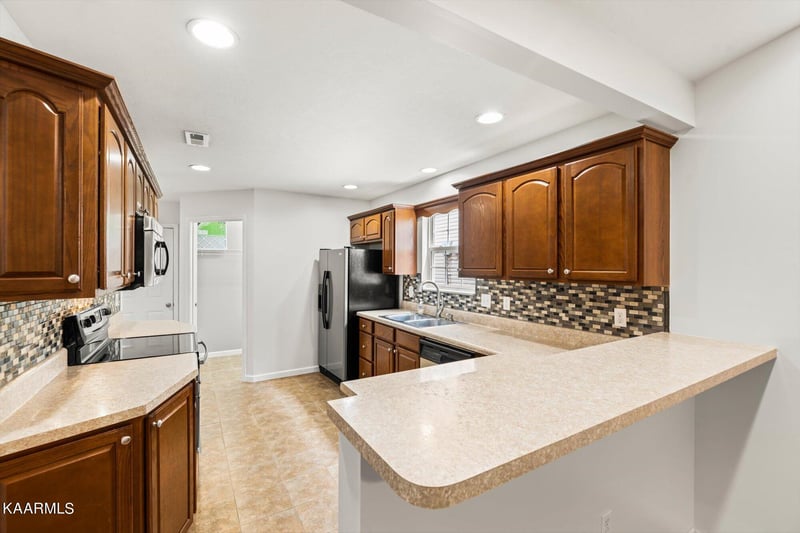 3373 Cummins Ln, Knoxville, TN 37921