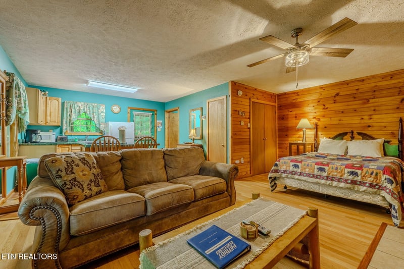 3376 Bear Mountain Ln, Sevierville, TN 37876