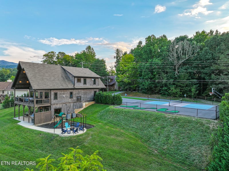 3379 Robeson Rd, Sevierville, TN 37862