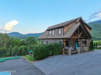 3379 Robeson Rd, Sevierville, TN 37862