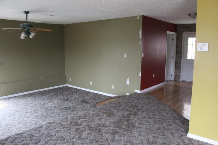338 Hollifield Dr, Jacksboro, TN 37757