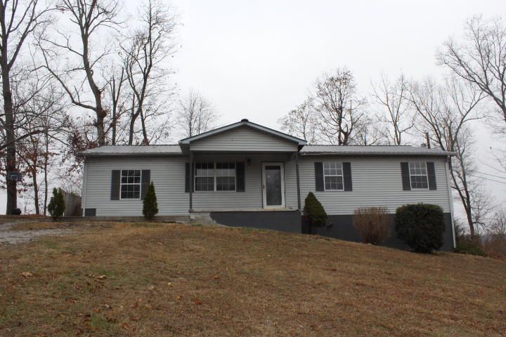 338 Hollifield Dr, Jacksboro, TN 37757