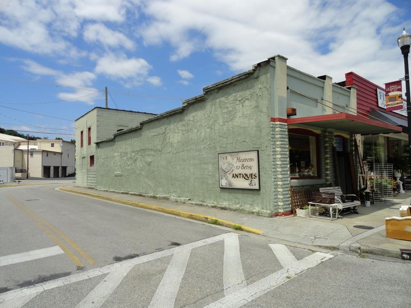 338 Market St, Clinton, TN 37716