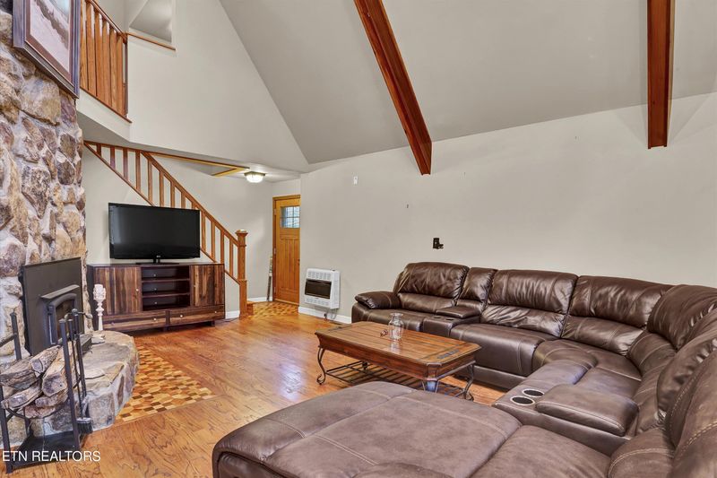 338 Old Cades Cove Rd, Townsend, TN 37882