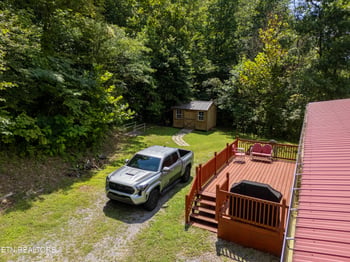338 Old Clear Branch Ln, Rocky Top, TN 37769