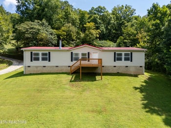 338 Old Clear Branch Ln, Rocky Top, TN 37769