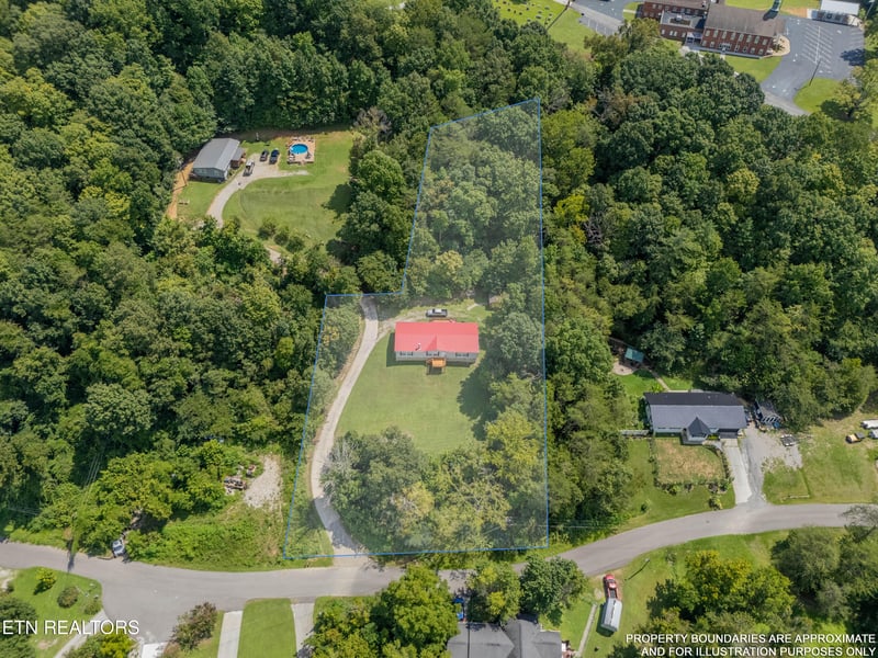 338 Old Clear Branch Ln, Rocky Top, TN 37769
