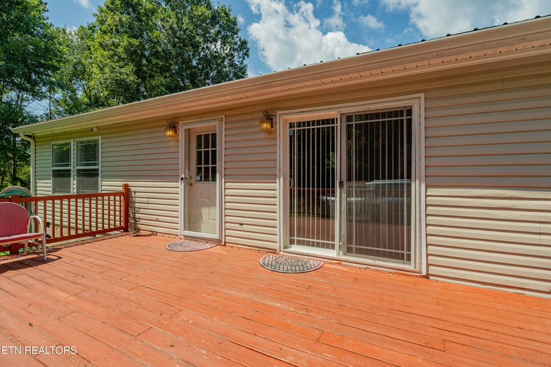 338 Old Clear Branch Ln, Rocky Top, TN 37769