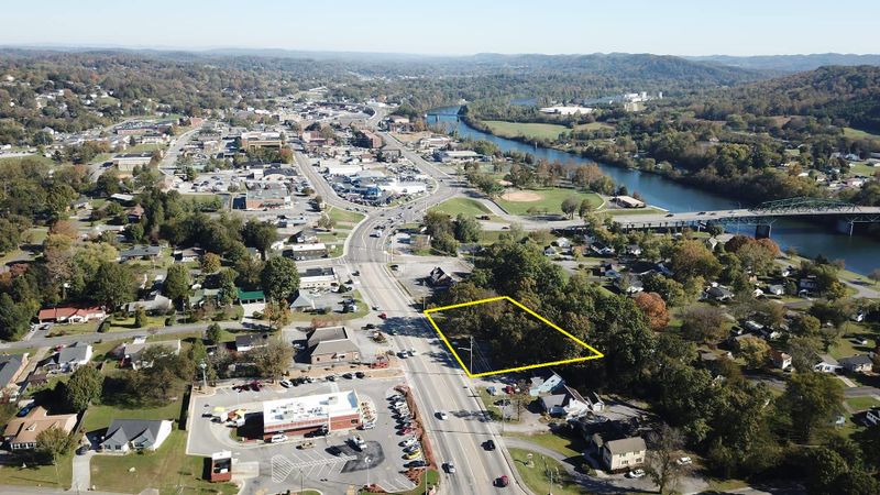 338 S Charles G Seivers Blvd, Clinton, TN 37716