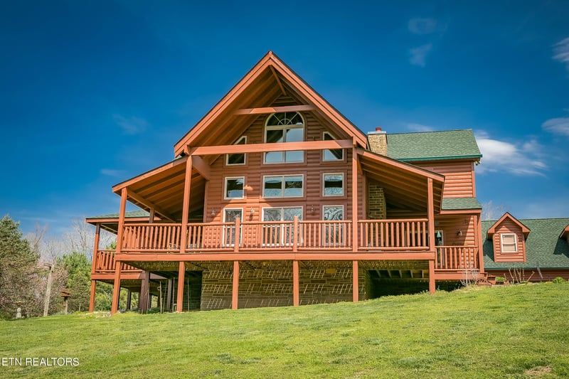 3385 Clear Valley Dr, Sevierville, TN 37862
