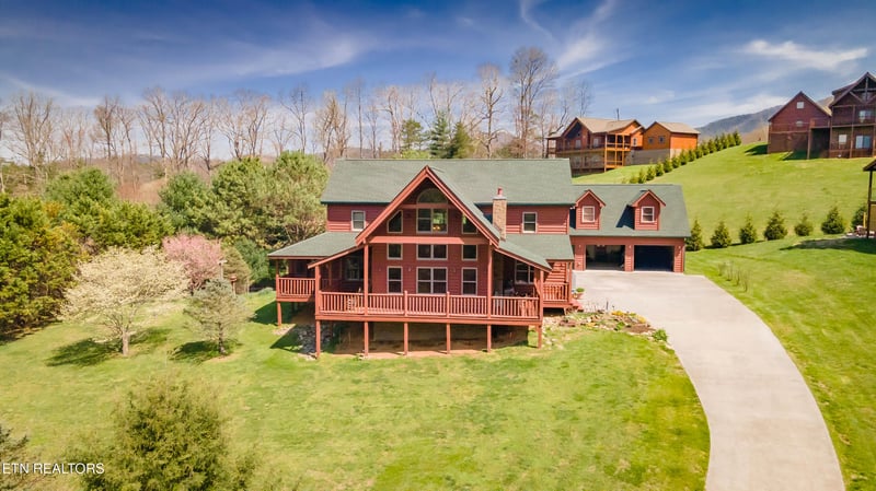 3385 Clear Valley Dr, Sevierville, TN 37862