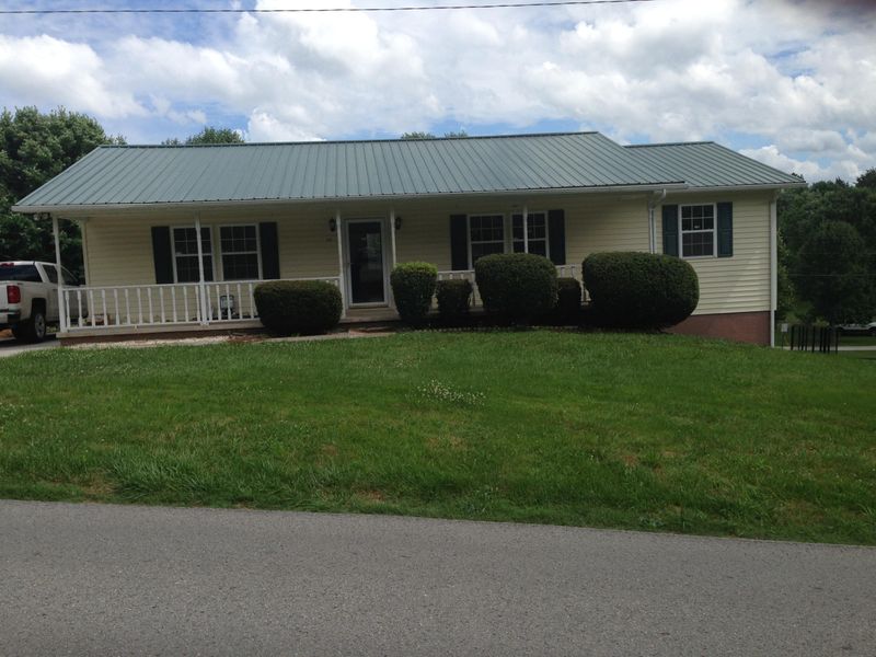 339 Butter And Egg Rd, Jacksboro, TN 37757