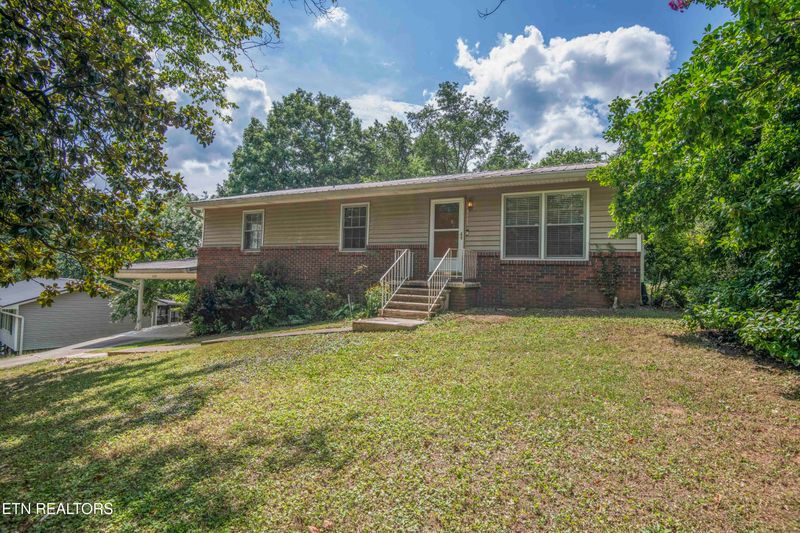339 Cofer Cir, Harriman, TN 37748