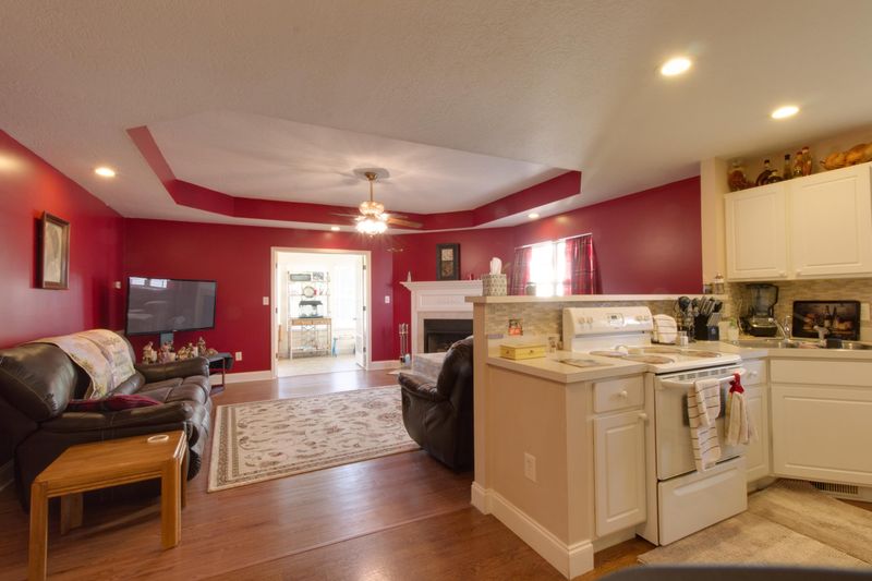 339 Executive Meadows Dr, Lenoir City, TN 37771