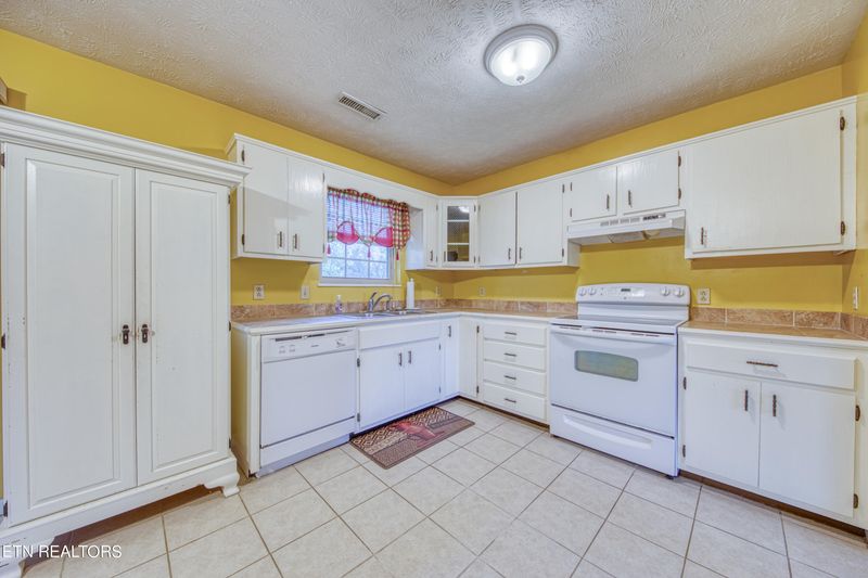 339 Fenway Dr, Pigeon Forge, TN 37863