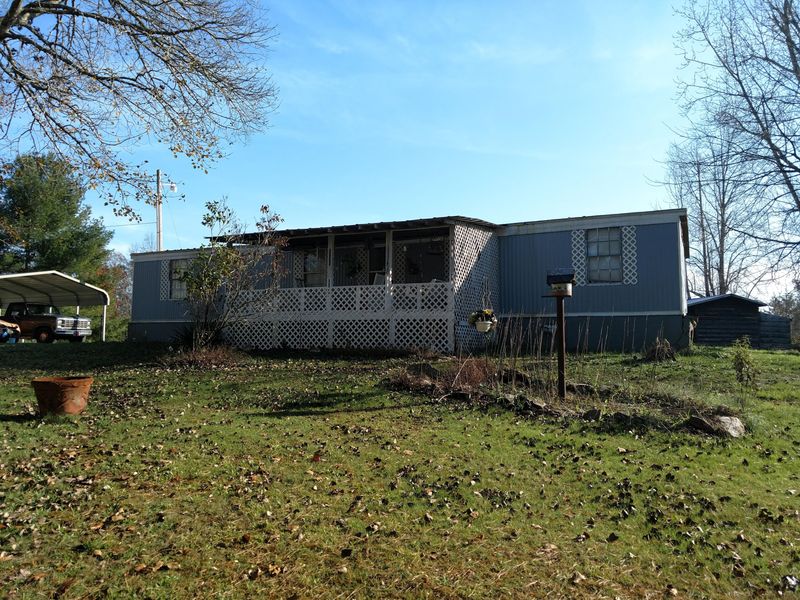 339 Nashville Ave, Deer Lodge, TN 37726