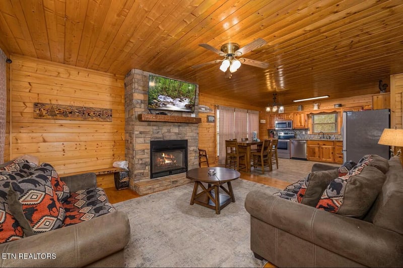 339 Oak Lake Dr, Sevierville, TN 37876