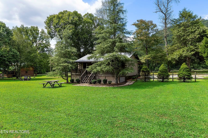 339 Stables Dr, Townsend, TN 37882