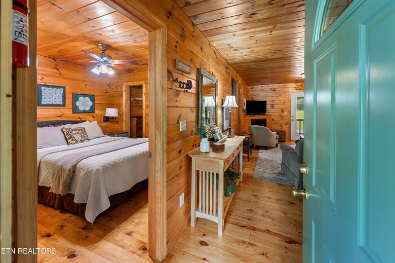 339 Stables Dr, Townsend, TN 37882