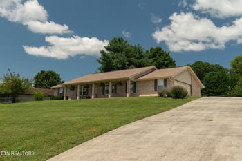 339 Woods View Cir, Kodak, TN 37764