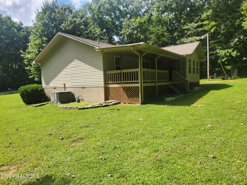 340 Birchwood Dr, Crossville, TN 38555