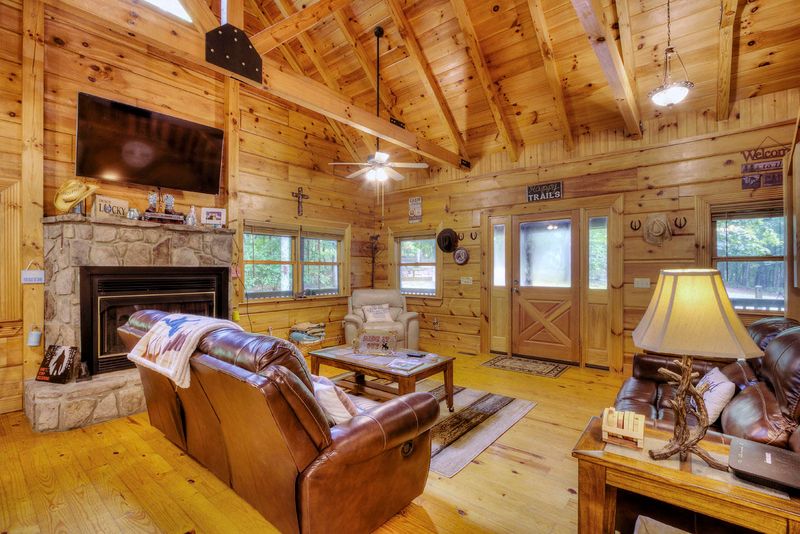 340 Doe Ridge Dr, Oneida, TN 37841