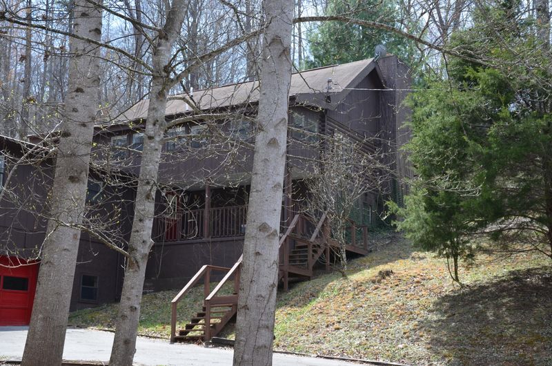 340 Hiwassee View Dr, Jacksboro, TN 37757