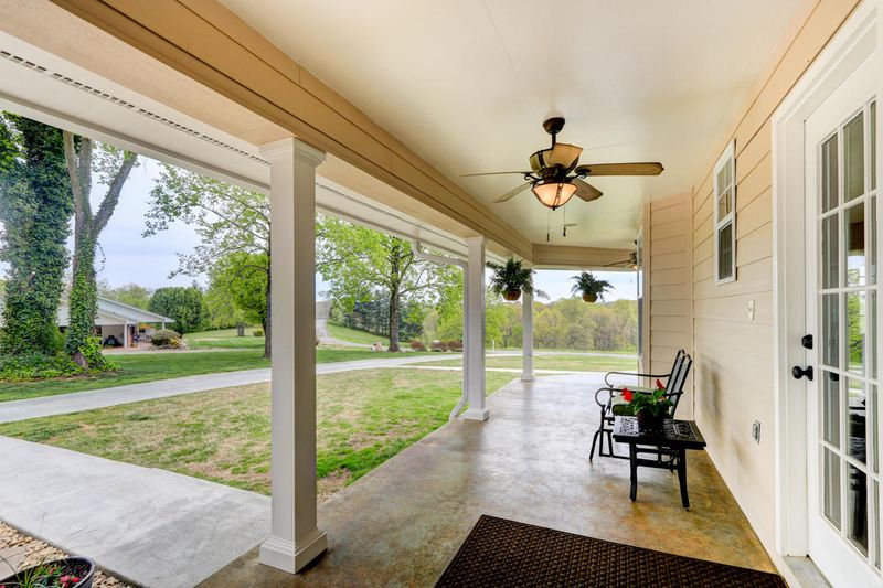 340 Holt Dr, Loudon, TN 37774