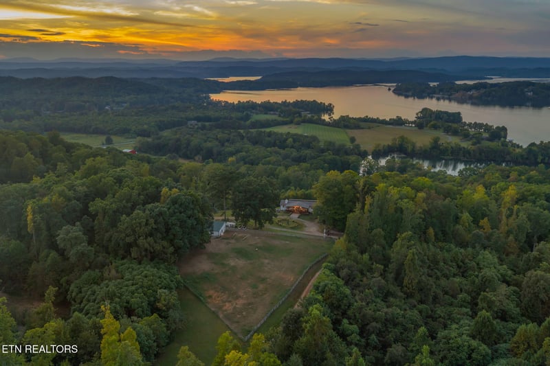 340 Honeybee Ln, Kingston, TN 37763