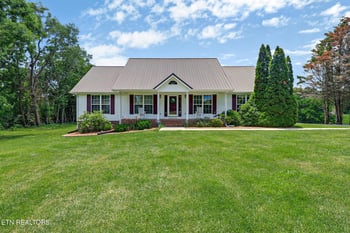 340 Huckleberry Ln, Crossville, TN 38555