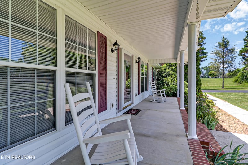 340 Huckleberry Ln, Crossville, TN 38555