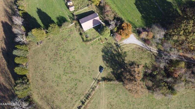340 Sharpwood Ln, Lafollette, TN 37766