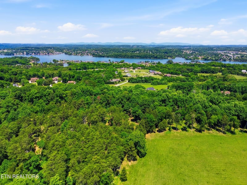 3402 Lanyard Ln, Louisville, TN 37777