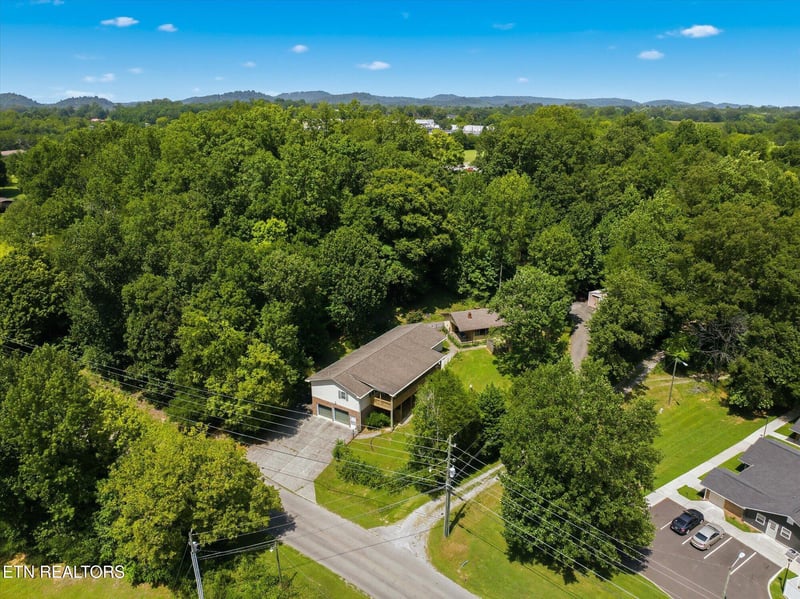 340342 Bank St, Tellico Plains, TN 37385