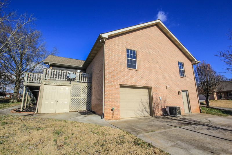 3404 Baxter View Dr, Maryville, TN 37804