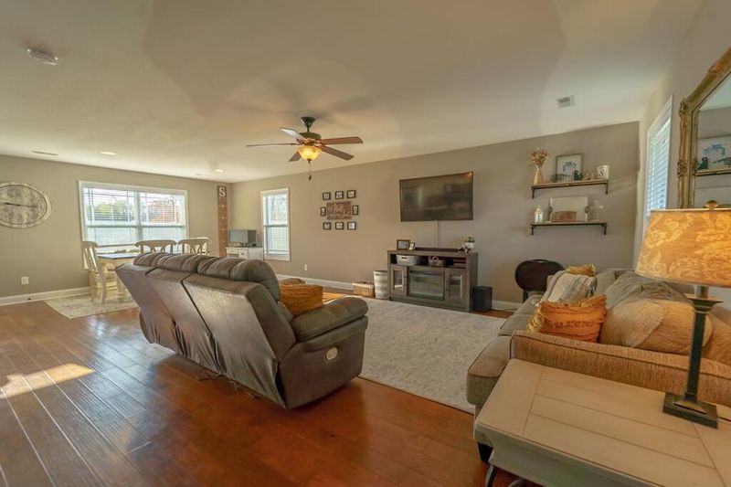 3404 Boulder Point Ln, Powell, TN 37849