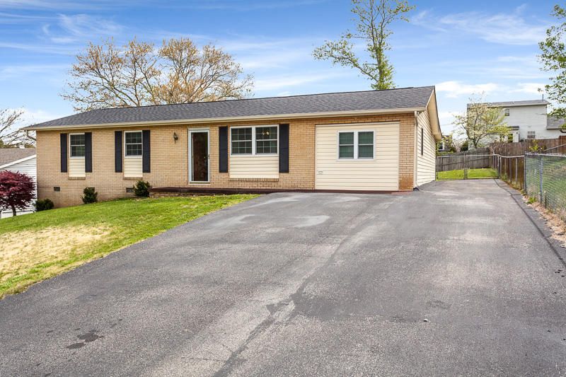 3408 Tonya Dr, Powell, TN 37849