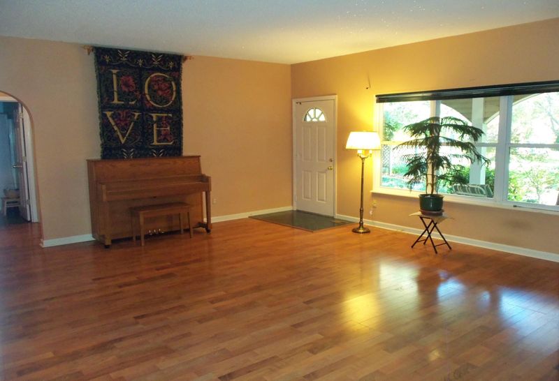 3409 Pilgrim Ln, Mascot, TN 37806
