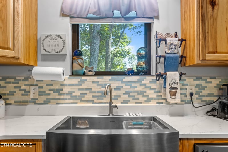 341 Acorn Gap Rd, Sweetwater, TN 37874