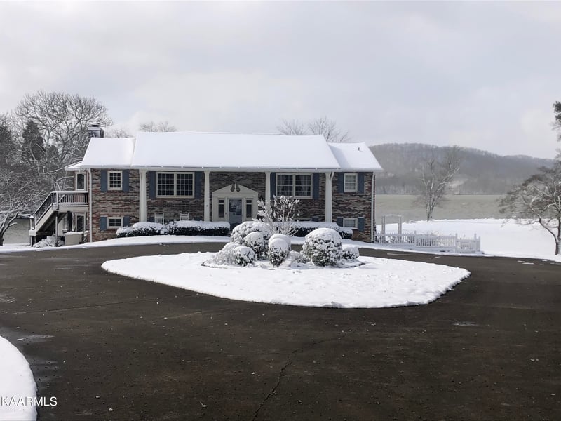 341 Green Acres Rd, Kingston, TN 37763