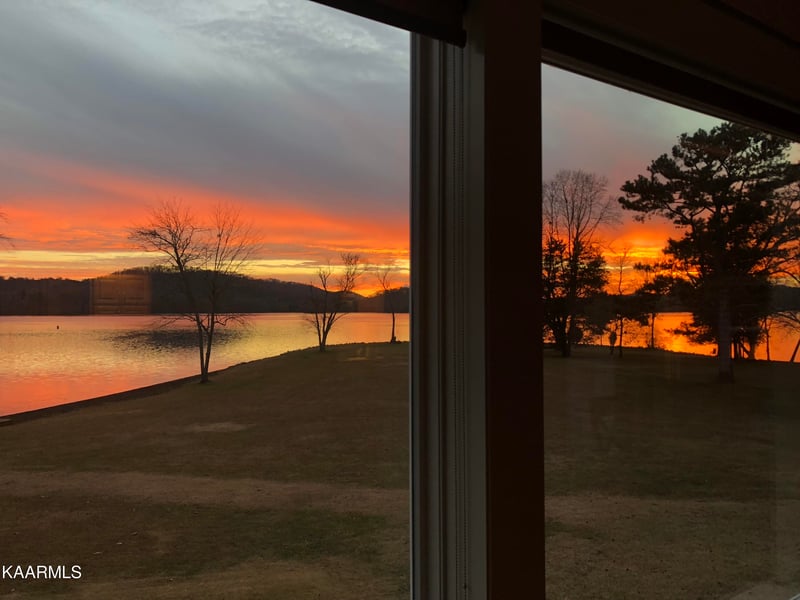 341 Green Acres Rd, Kingston, TN 37763
