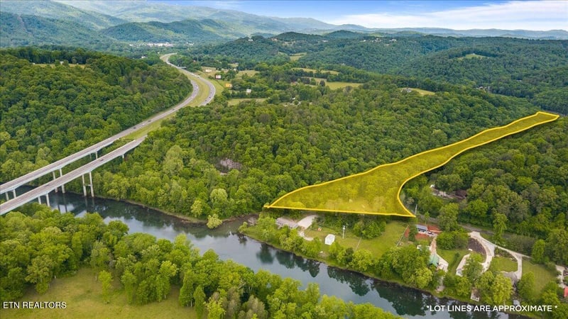 341 Lovely Bluff Rd, Rocky Top, TN 37769