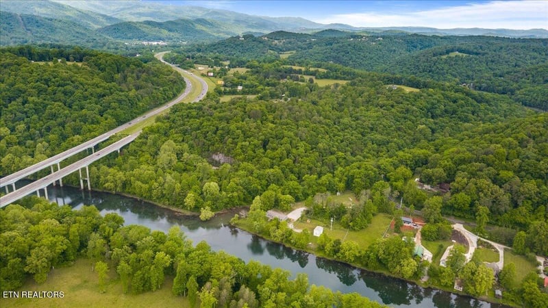 341 Lovely Bluff Rd, Rocky Top, TN 37769