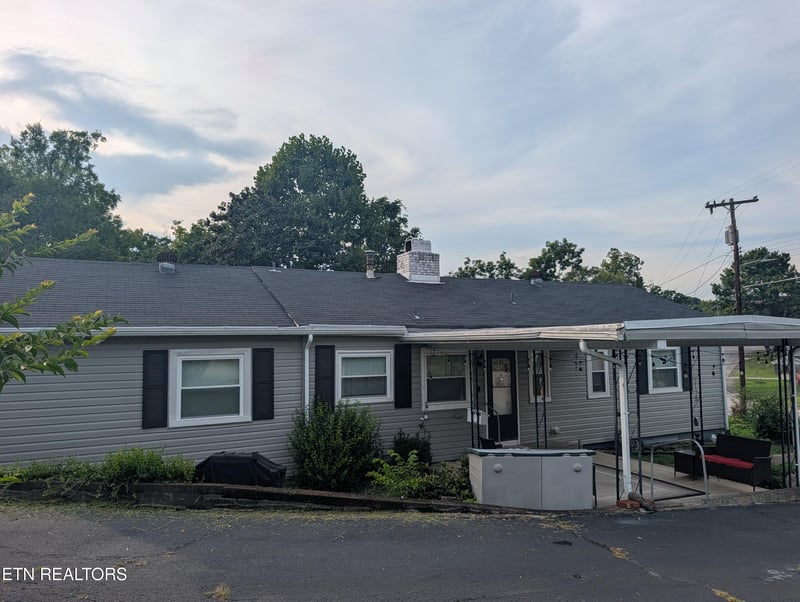 341 Vermont Ave, Oak Ridge, TN 37830