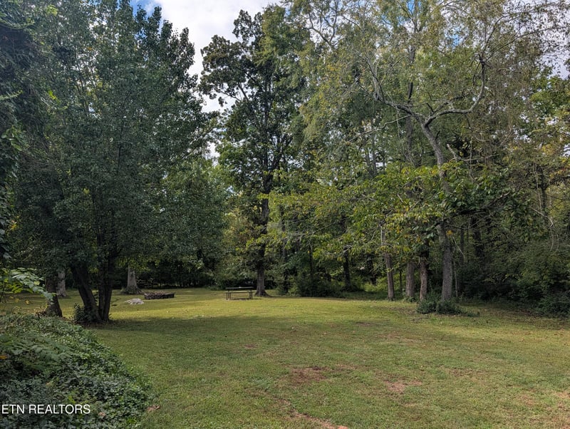 341 Vermont Ave, Oak Ridge, TN 37830