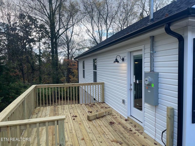 341 W Outer Dr, Oak Ridge, TN 37830