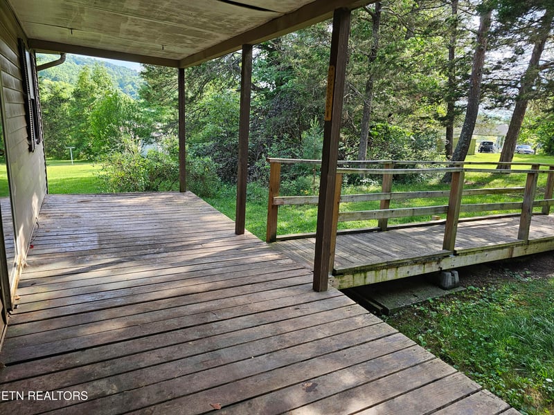 341 Warwick Ln, Maynardville, TN 37807