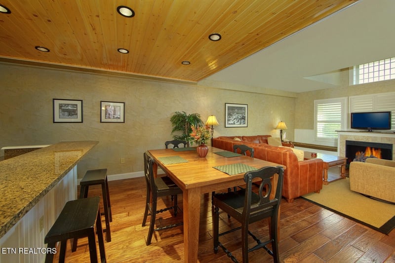 3415 Teaster Ln #401, Pigeon Forge, TN 37863