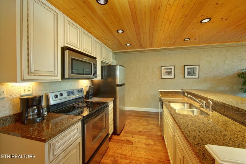 3415 Teaster Ln #401, Pigeon Forge, TN 37863